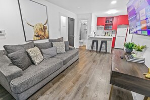 TV - Chic 2BR Getaway Near NRG & Downtown (Houston)