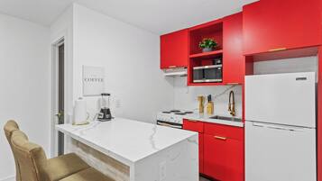 Mikrobølgeovn, ovn og kokeplater