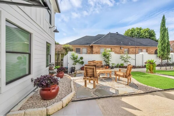 Terrace/patio - Chic 2BR Getaway Near NRG & Downtown (Houston)