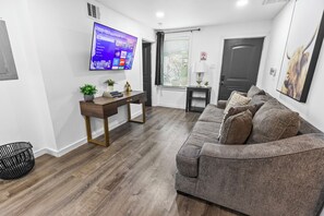 TV - Chic 2BR Getaway Near NRG & Downtown (Houston)