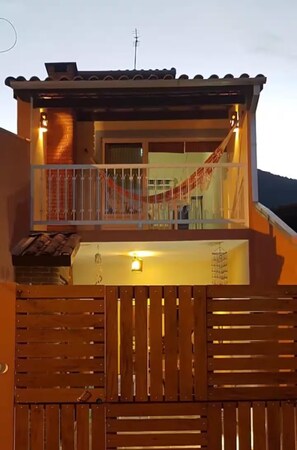Exterior - Seochico Sobradinho: charm and coziness by the sea. Relax peacefully. (São Sebastião)