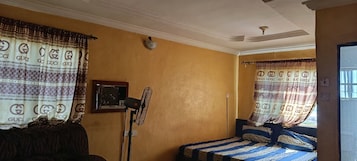 Deluxe Double Room, City View | Desk