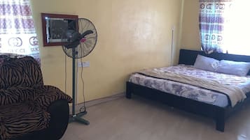 Quarto solteiro conforto | Escrivaninha