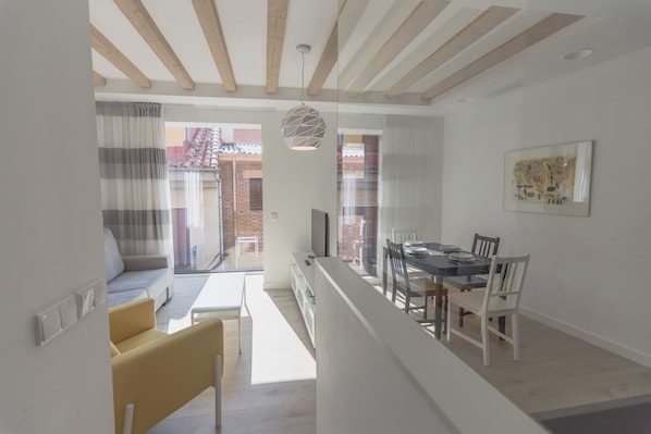 Superior Apartment, City View | Desk, laptop workspace, blackout drapes, soundproofing - Slow León Apartamentos Passivhaus (Leon)