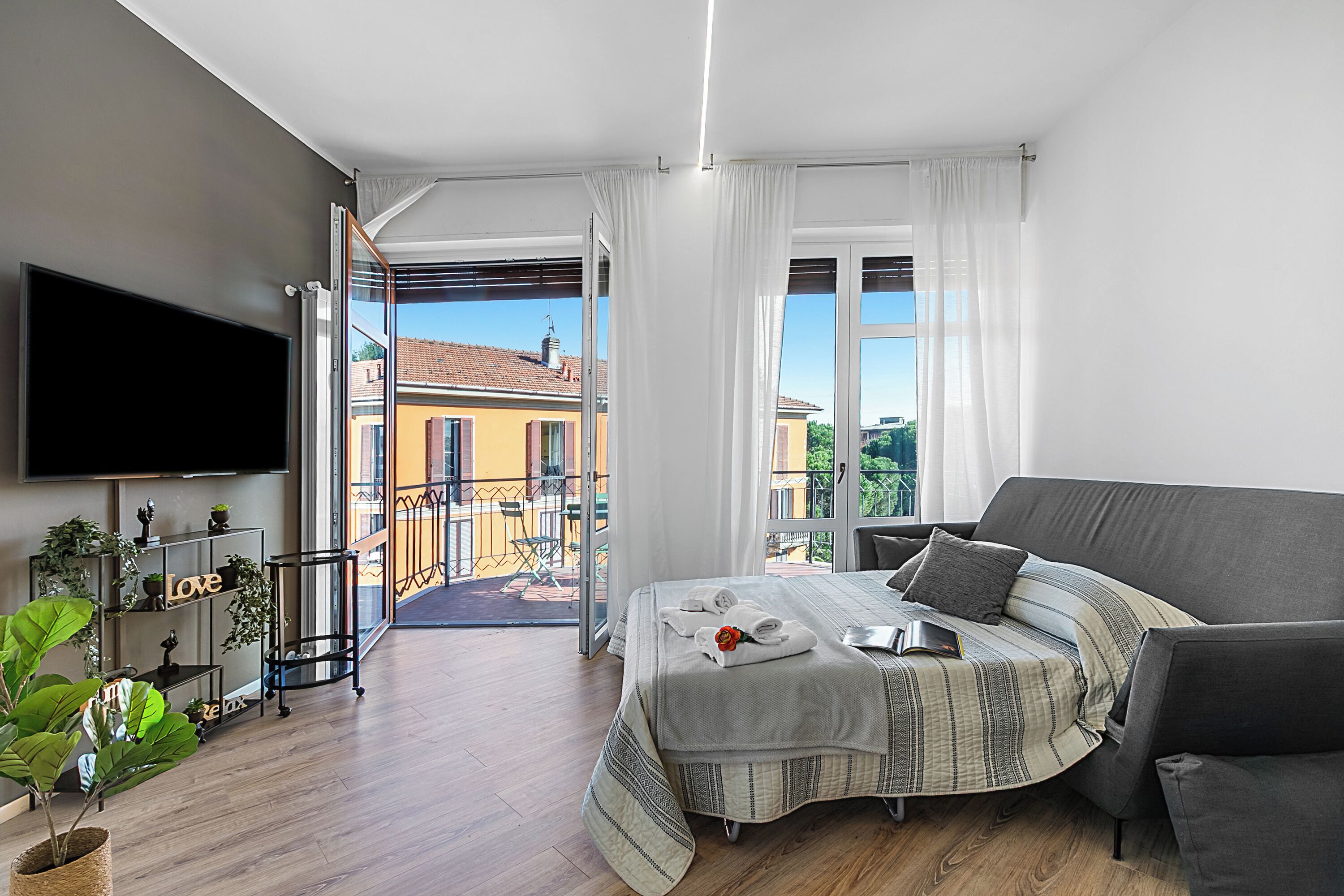 Appartamento familiare, camere multiple (Specchio Di Cielo Arona Center) | 2 camere, ferro/asse da stiro, Wi-Fi gratuito, lenzuola