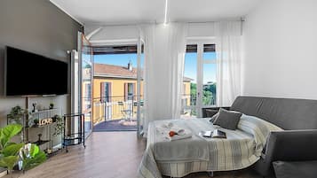 Appartamento familiare, camere multiple (Specchio Di Cielo Arona Center) | 2 camere, ferro/asse da stiro, Wi-Fi gratuito, lenzuola