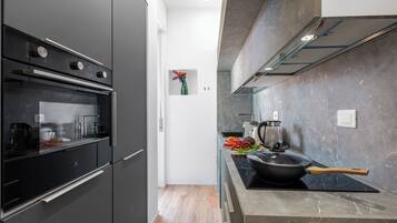 Refrigerador, microondas, horno, placa de cocina