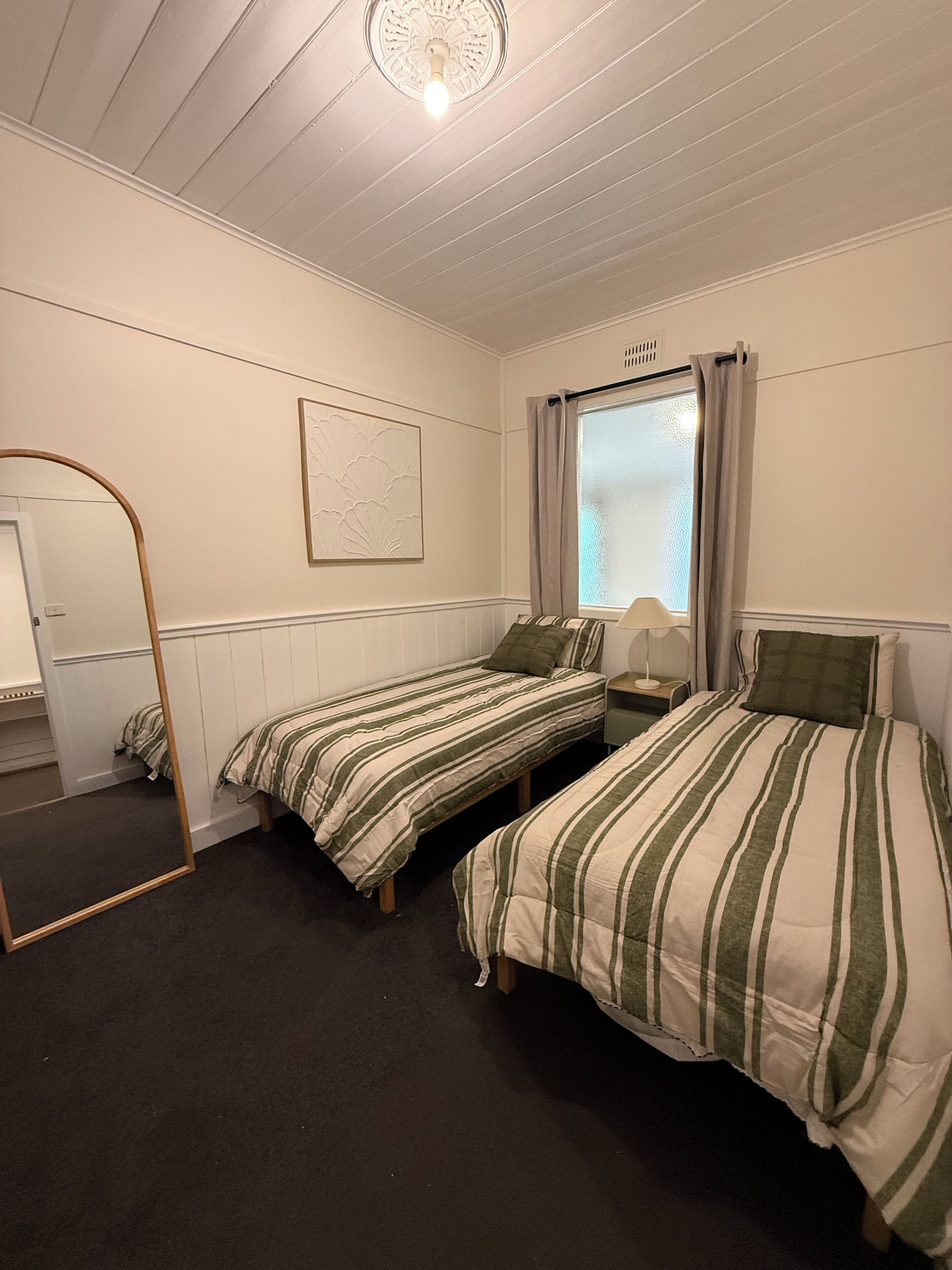 Phòng 2 giường đơn cơ bản | Truy cập Internet không dây miễn phí, bộ trải giường 