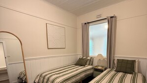 Unclassified image, 3 of 11, button - Yarck hotel  (Yarck)