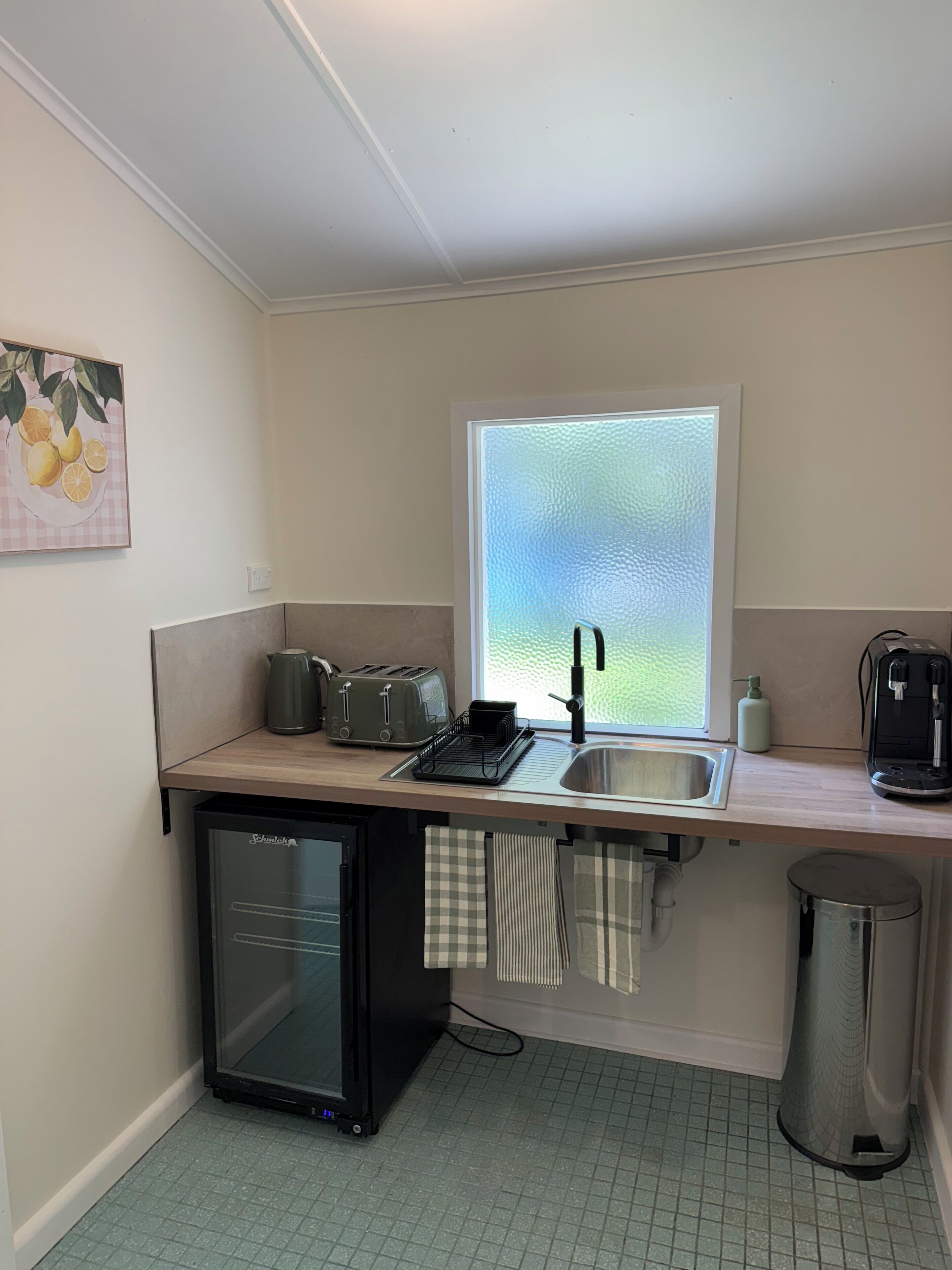 Lò nướng bánh mì, dụng cụ nấu nướng/bát dĩa/dao nĩa 