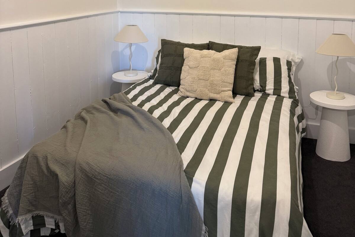 Basic Double Room | WiFi (free), bed sheets