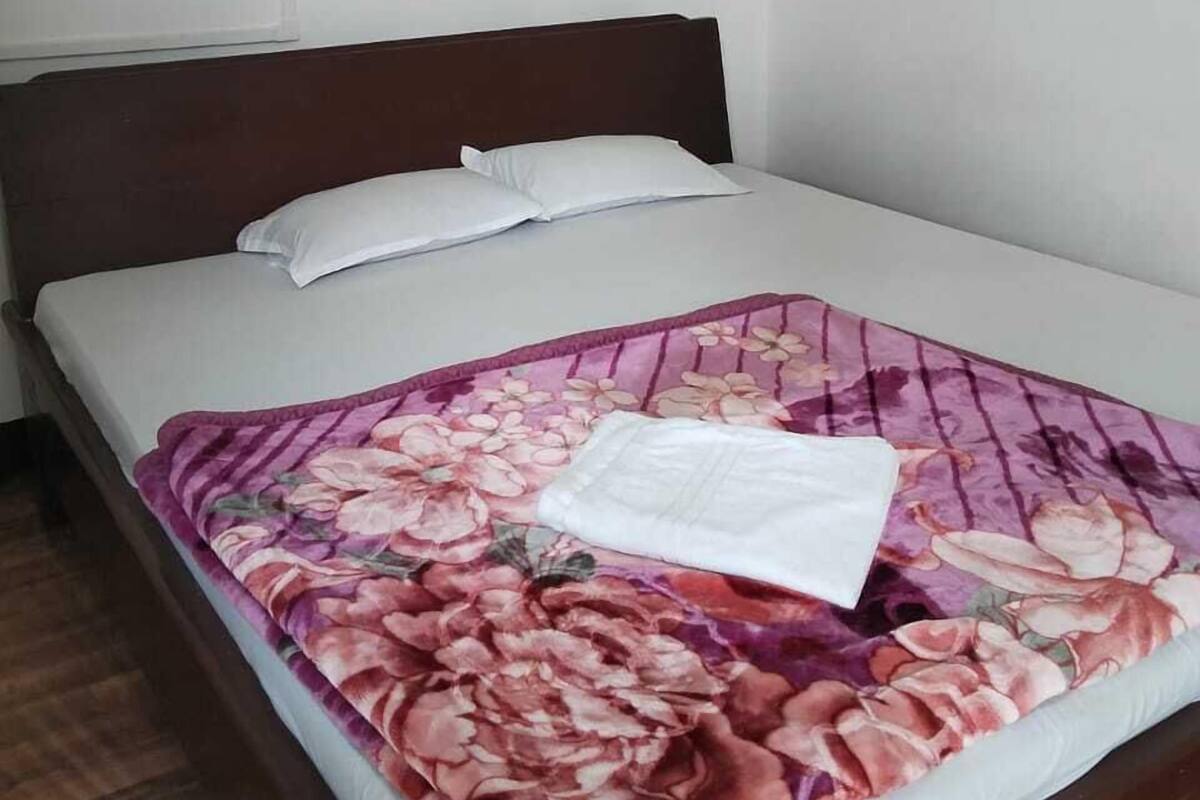 Quarto luxo, para fumantes | Escrivaninha, espaço de trabalho para notebook