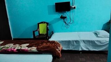 Familiekamer, roken | Een bureau, een laptopwerkplek, extra bedden, beddengoed