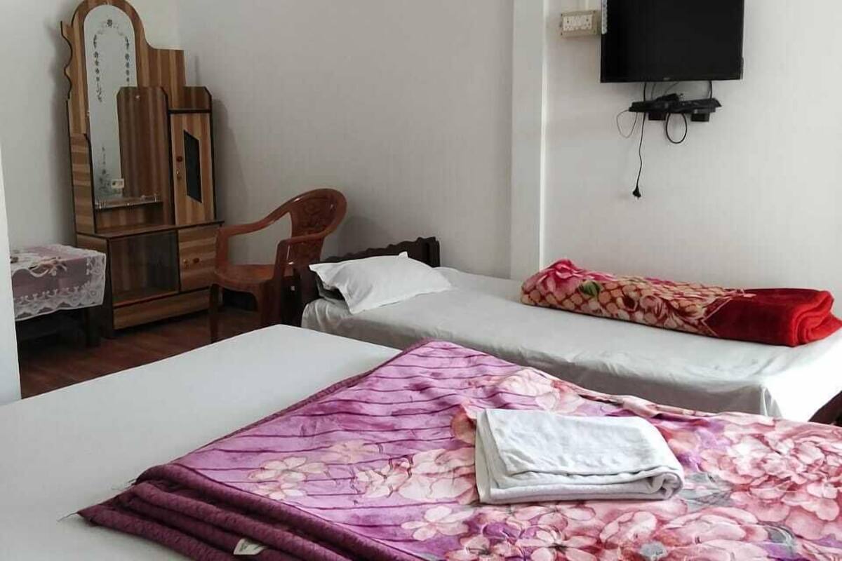 Quarto família, para fumantes | Escrivaninha, espaço de trabalho para notebook