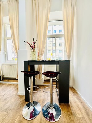 Eenvoudig appartement | Uitzicht vanuit de kamer