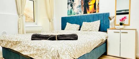 Basic Apartment | Iron/ironing board