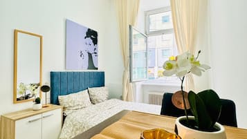 Eenvoudig appartement | Een strijkplank/strijkijzer