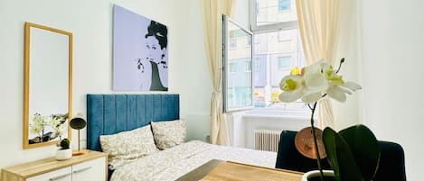 Basic Apartment | Iron/ironing board