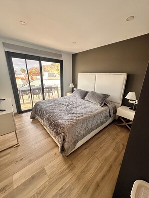 2 bedrooms, in-room safe, iron/ironing board, travel cot - Villa Mirlo Seaview - Holiday home with a great view (Palm-Mar)