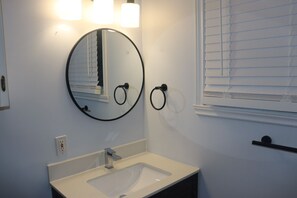 Bathroom - Abby's Place (Fredericton)