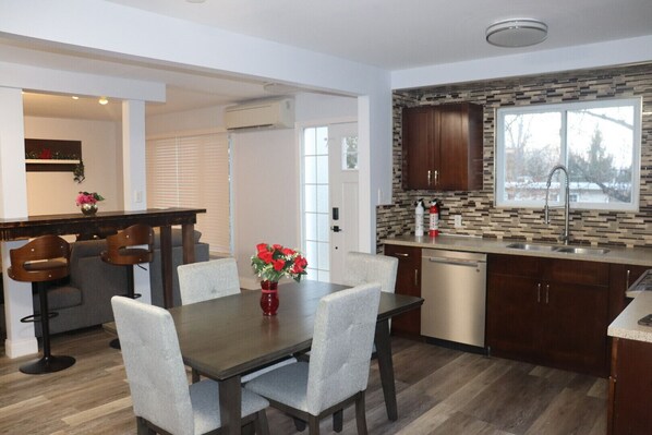 Dining - Abby's Place (Fredericton)