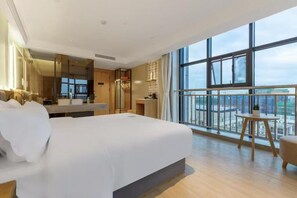 Escritorio, cortinas blackout, sistema de insonorización y wifi gratis 