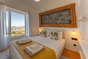 4 bedrooms, iron/ironing board, free WiFi, bed sheets - FLH Funchal Bay View Escape with Pool (Funchal)