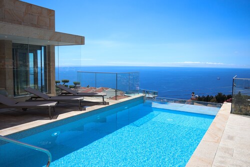 FLH Funchal Bay View Escape with Pool