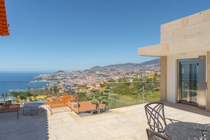 Outdoor dining - FLH Funchal Bay View Escape with Pool (Funchal)