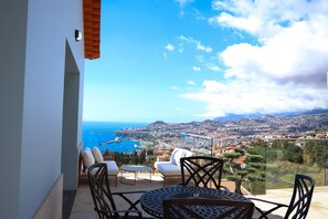 Outdoor dining - FLH Funchal Bay View Escape with Pool (Funchal)