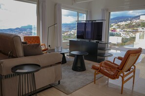 TV - FLH Funchal Bay View Escape with Pool (Funchal)