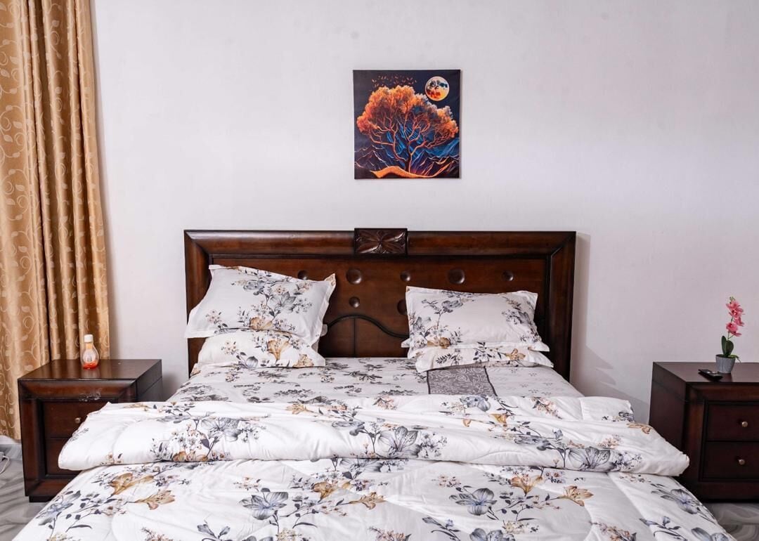 6 bedrooms, iron/ironing board, Internet, bed sheets