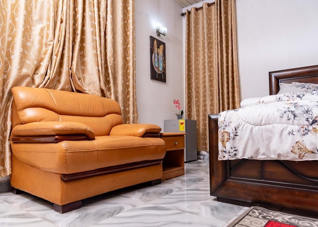 6 bedrooms, iron/ironing board, Internet, bed sheets