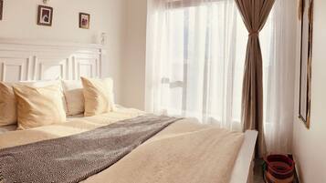 Iron/ironing board, WiFi, bed sheets