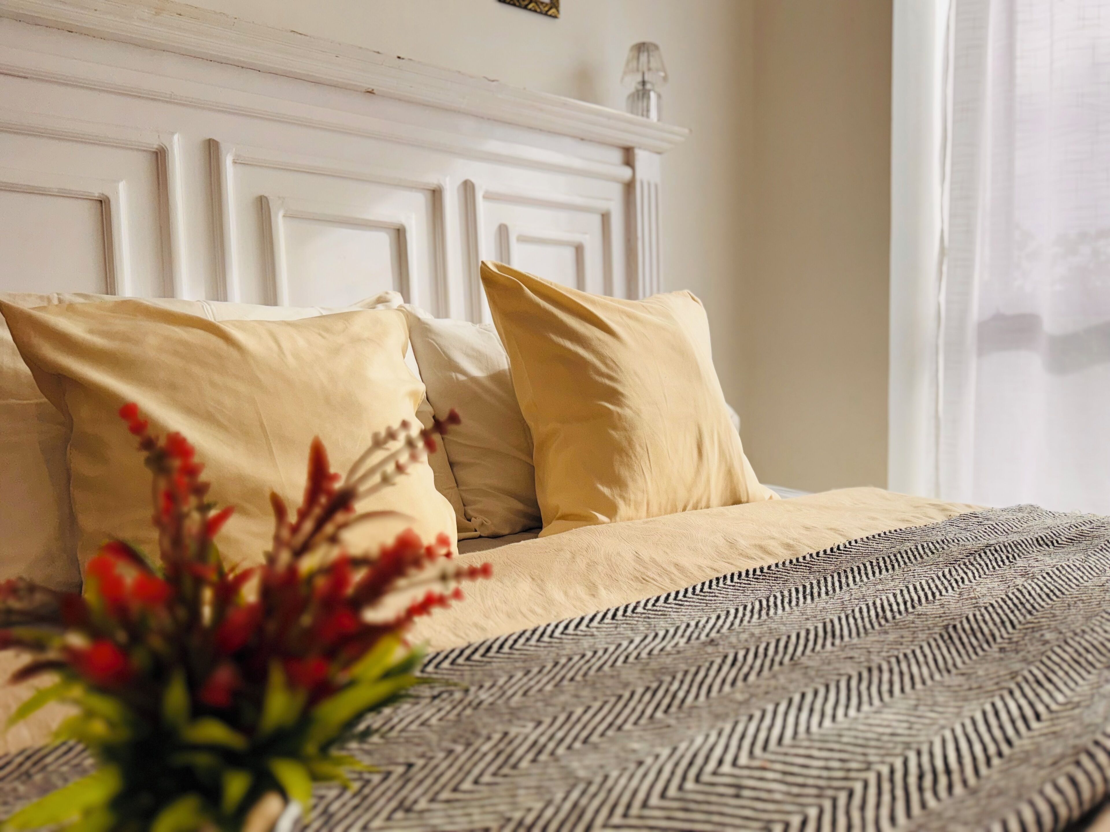 Tabla de planchar con plancha, wifi y ropa de cama 