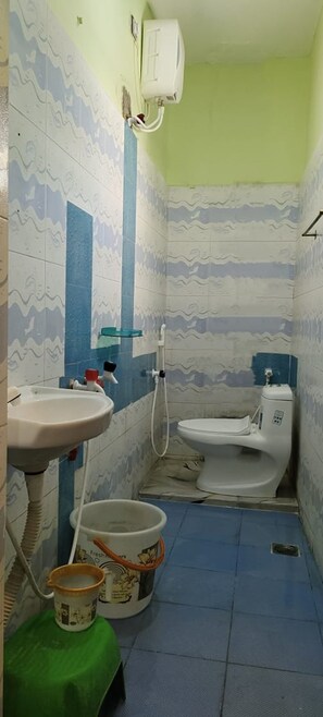 Royal Suite, Hill View | Bathroom | Shower, towels, soap