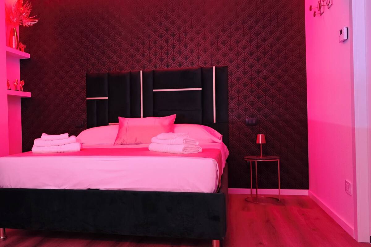 Chambre Romantique, 1 grand lit, bain à remous