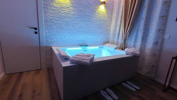 Romantisches Zimmer, 1 Queen-Bett, Whirlpool