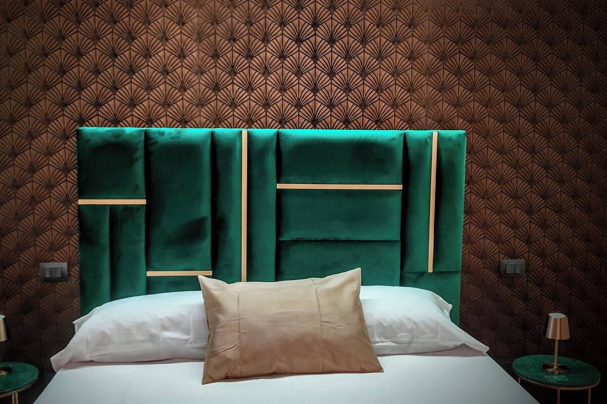Romantic Room, 1 Queen Bed, Jetted Tub | WiFi (free)