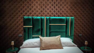 Romantic Room, 1 Queen Bed, Jetted Tub | Free WiFi