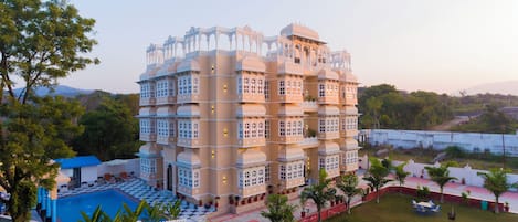 Fassade der Unterkunft – Abend/Nacht