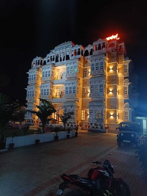 واجهة المنشأة