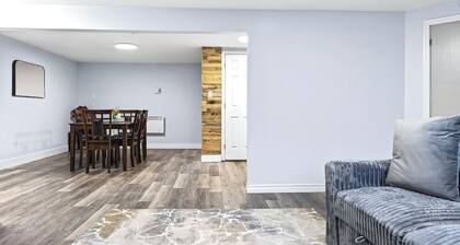 Abby’s Lodge | Modern 2BR Retreat | Prime Downtown Location