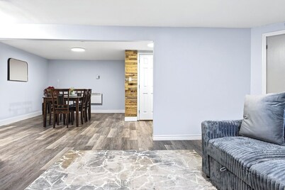 Abby’s Lodge | Modern 2BR Retreat | Prime Downtown Location