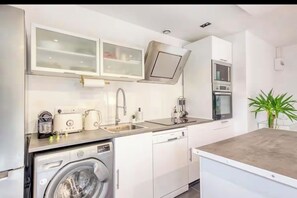 Private kitchen - Charming AC Studio Near Paris – Quick Access 30 min to Central Paris (Montmagny)