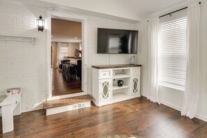 House (4 Bedrooms) | Interior - Backyard Retreat! Extended Stay in Nashville (Nashville)