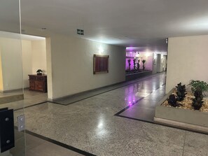 Interior - Spacious 3-bedroom apartment in Copacabana, 3 blocks from the beach. (Rio de Janeiro)