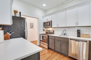 Apartment (3 Bedrooms) | Interior - 1 Mi to Metro-north! Commuters Apartment Near NYC (Mount Vernon)