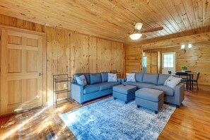 House (4 Bedrooms) | Interior