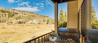 Walk to Giant Steps Ski Lift! Mtn Condo w/ Hot Tub